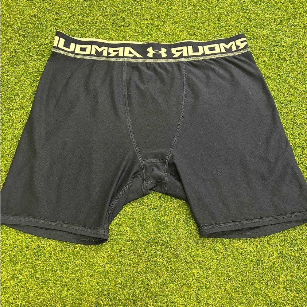 Under Armour HeatGear Compression Shorts Mens Medium Black Athletic Base Layer